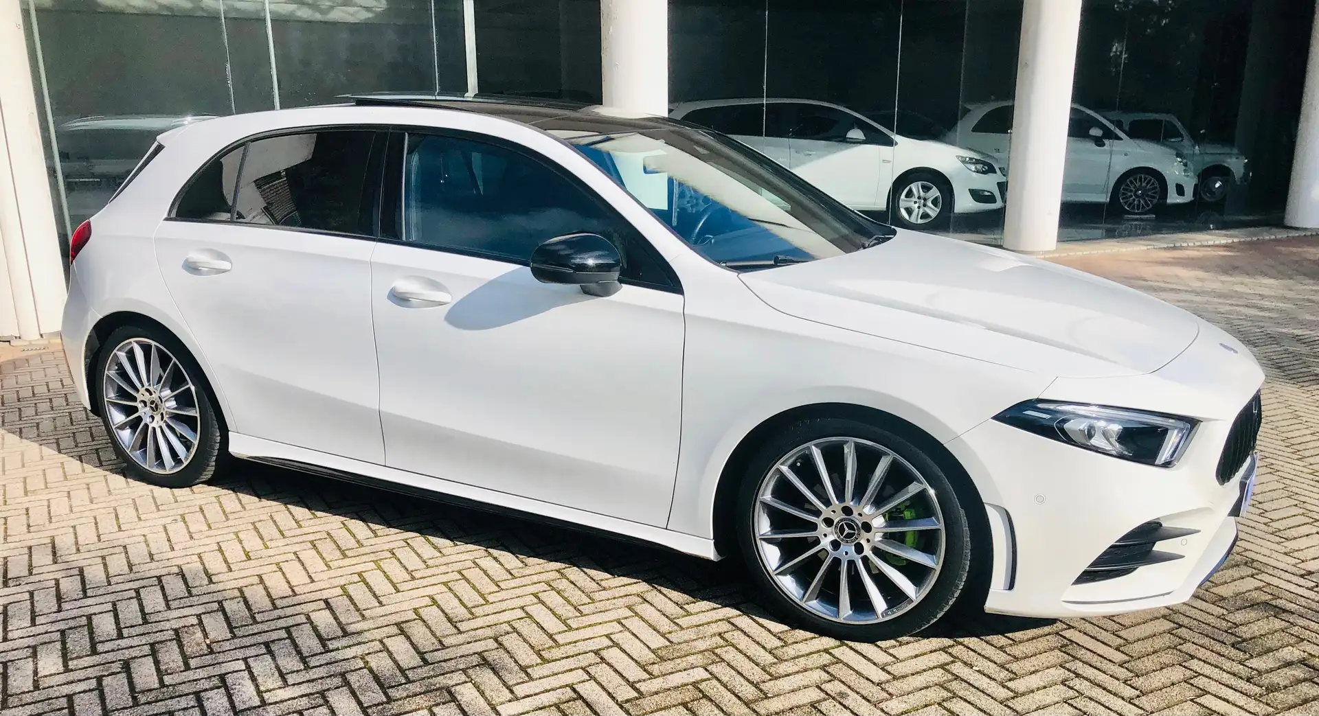 Mercedes-Benz A 180 d Premium AMG auto TETTO APRILE,LUCI AMB,CERCHI 19 Bianco - 1