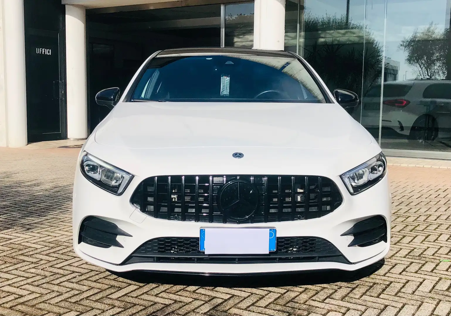 Mercedes-Benz A 180 d Premium AMG auto TETTO APRILE,LUCI AMB,CERCHI 19 Bianco - 2