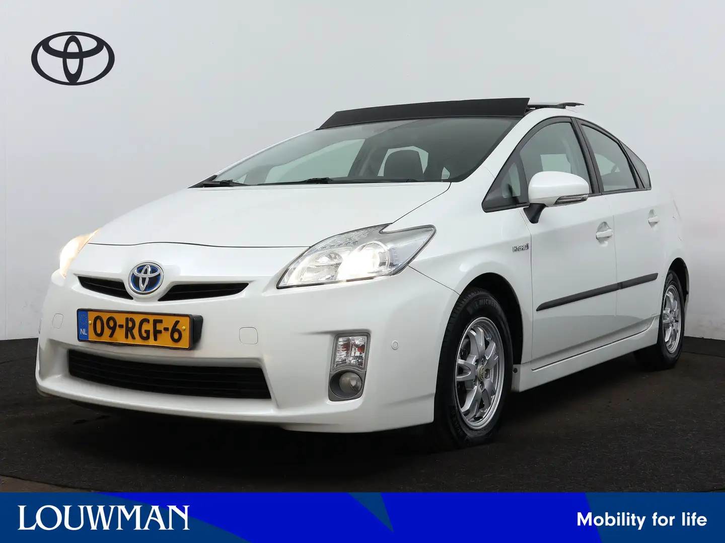 Toyota Prius 1.8 Dynamic Business Limited | Navigatie | Camera Wit - 1