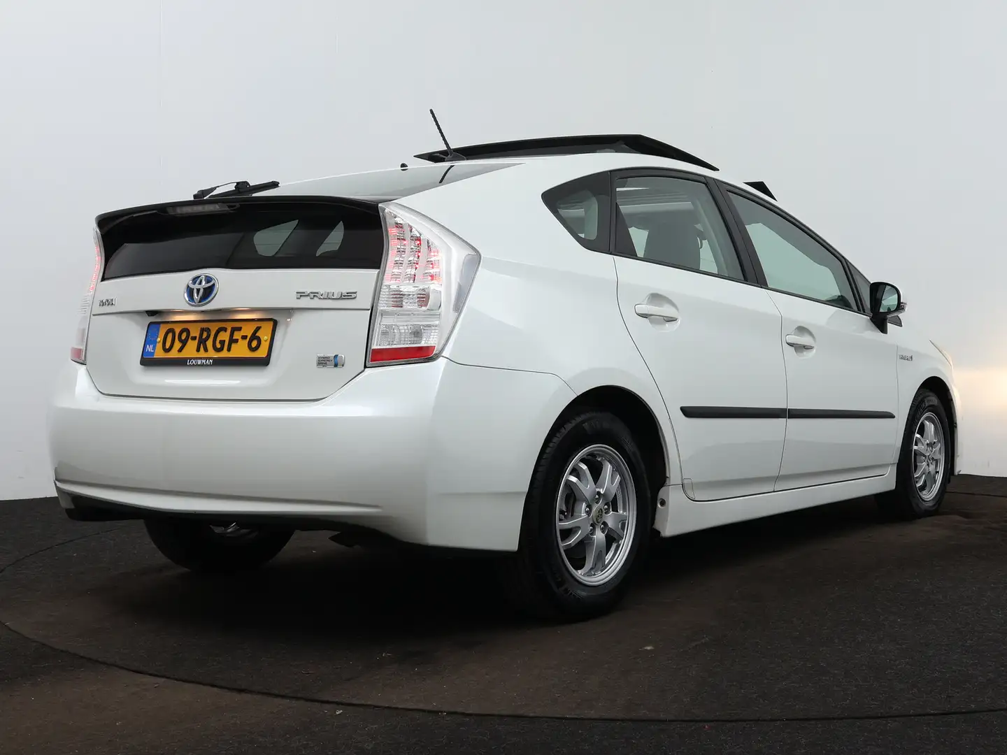 Toyota Prius 1.8 Dynamic Business Limited | Navigatie | Camera Wit - 2