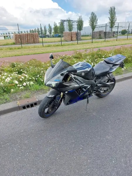 Yamaha YZF-R1 - foto 6