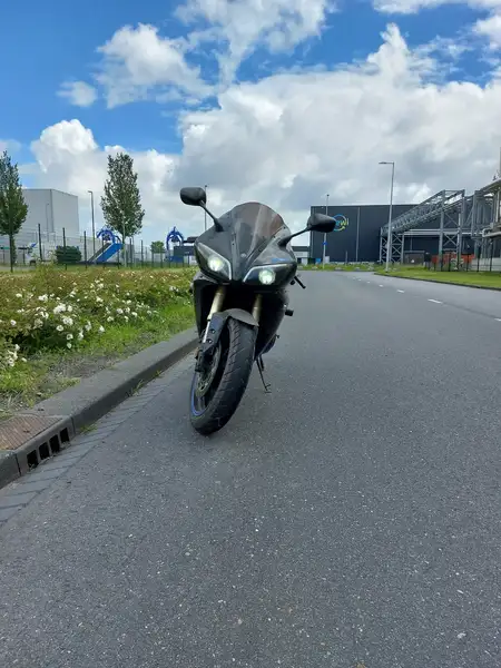Yamaha YZF-R1 - foto 5