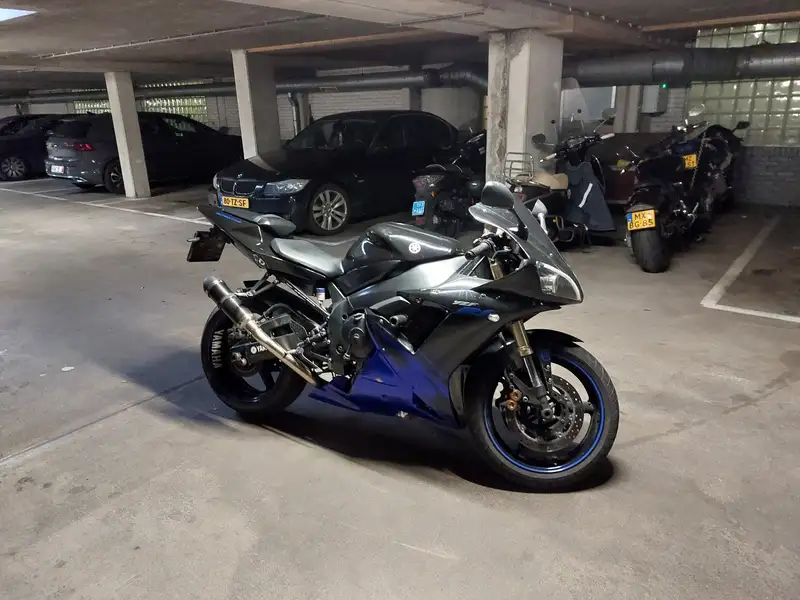 Yamaha YZF-R1 - foto 4