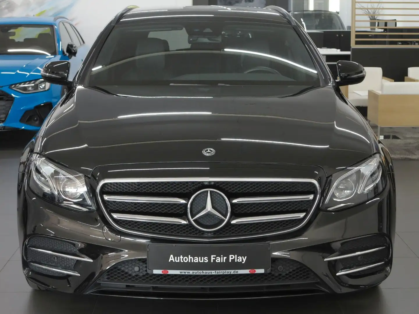 Mercedes-Benz E 200 T-Mod 4Matic AMG/LED/AHK/absol.Neuwertig ! Schwarz - 2