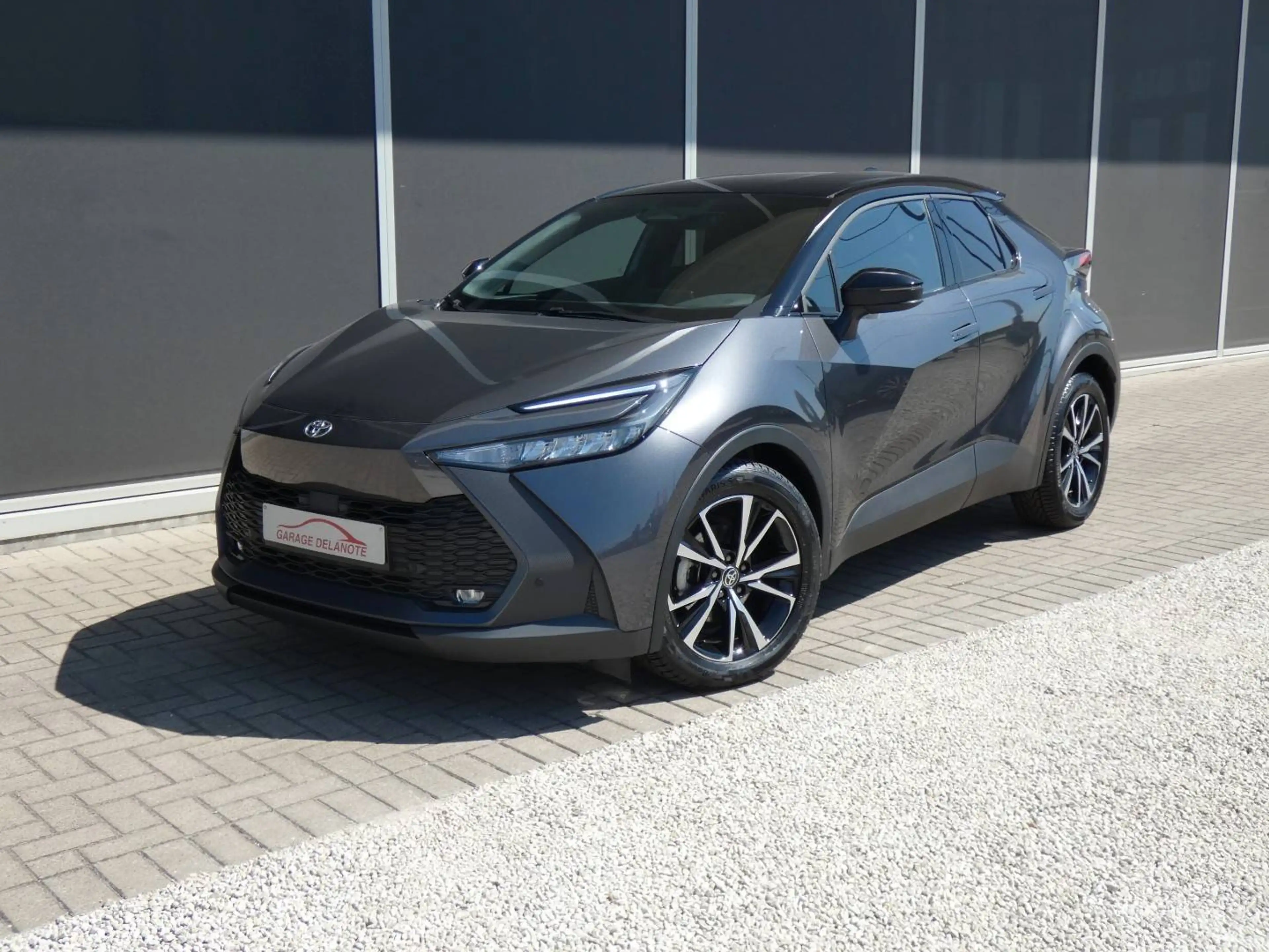 Toyota C-HR 1.8 Hybrid 140pk Dynamic plus +Trekhaak +Dodehoek +Keyless +Groot scherm +Wireless charger +Bi-tone