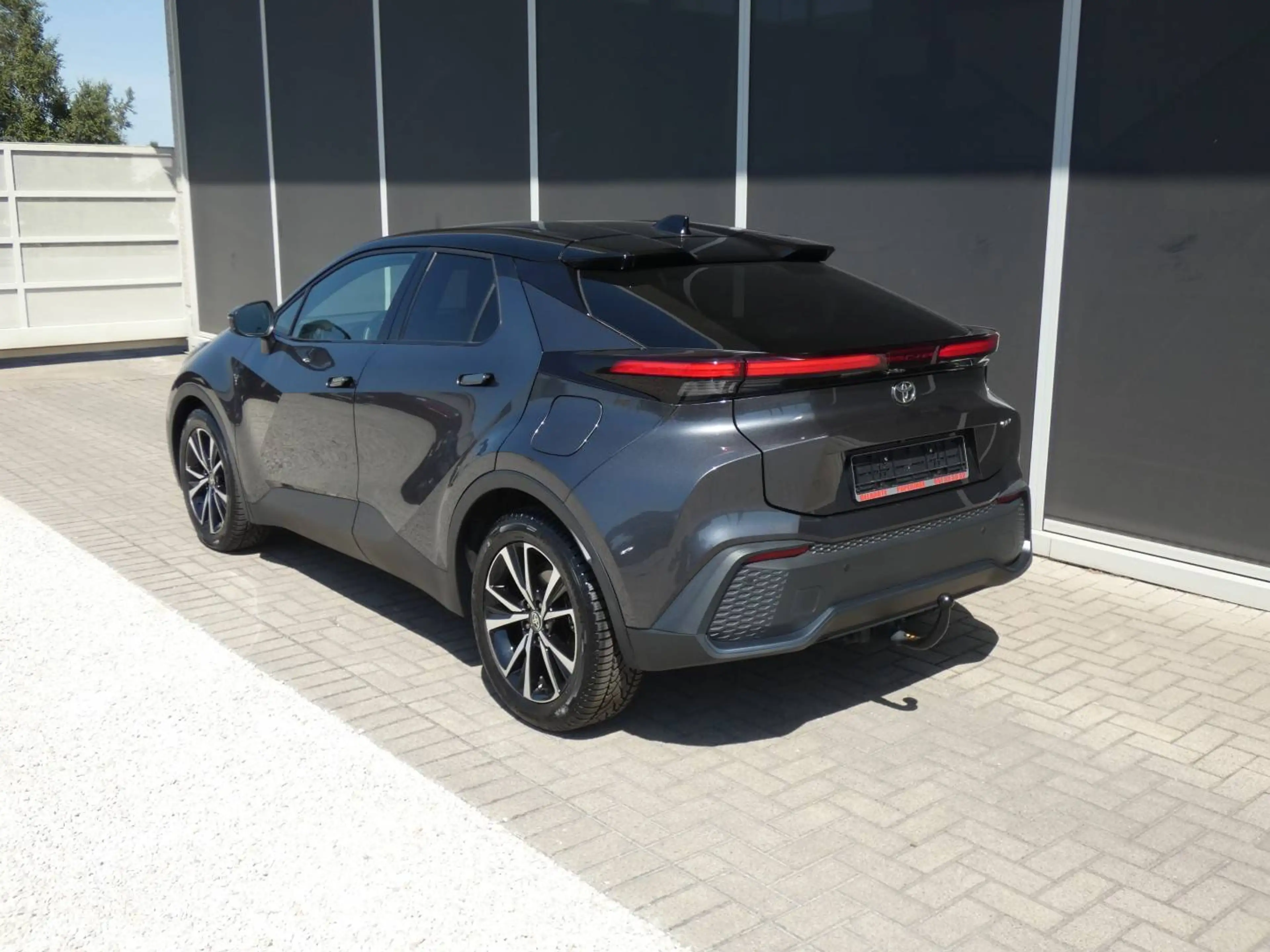 Toyota C-HR 1.8 Hybrid 140pk Dynamic plus +Trekhaak +Dodehoek +Keyless +Groot scherm +Wireless charger +Bi-tone — photo 5