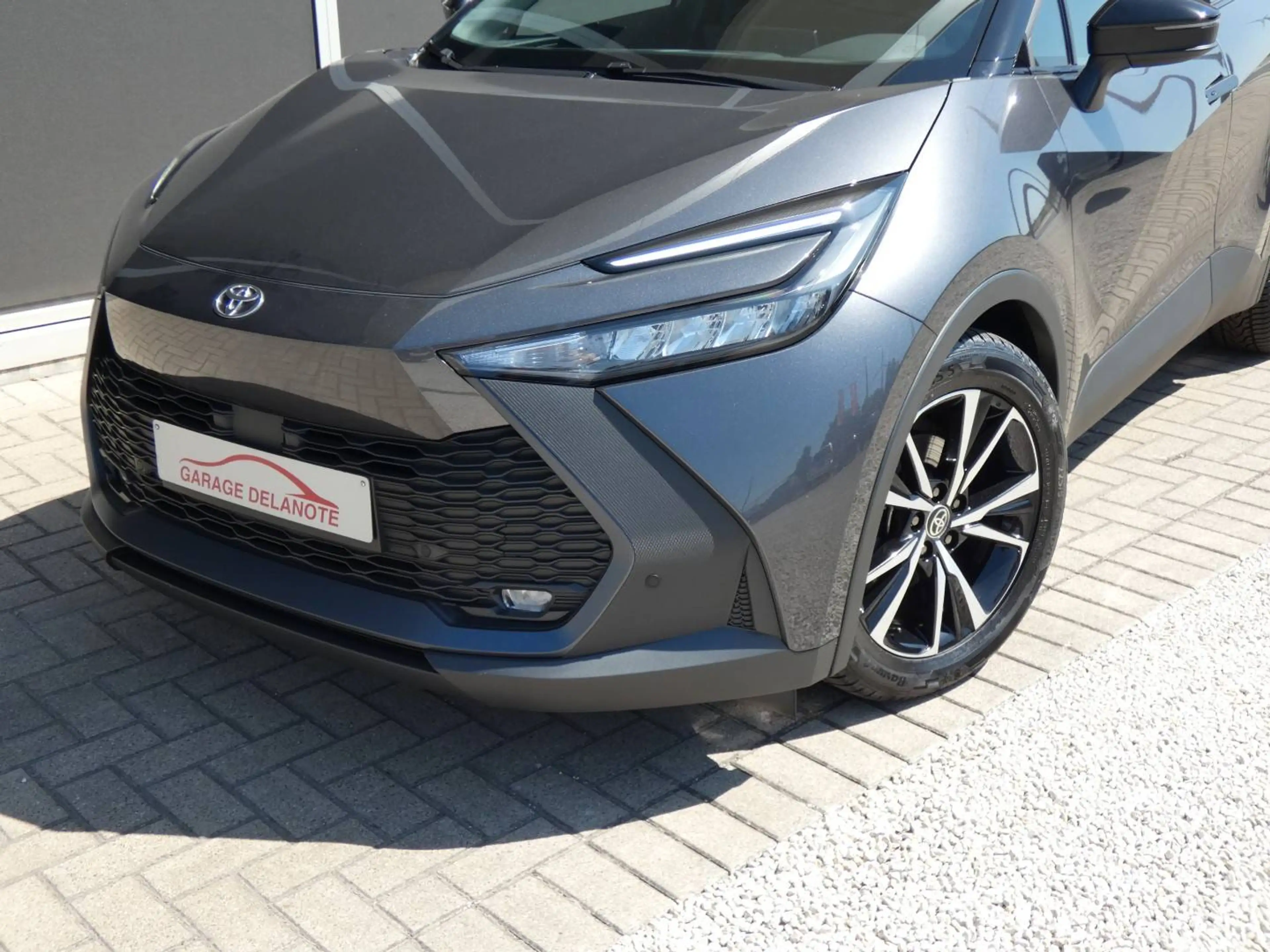 Toyota C-HR 1.8 Hybrid 140pk Dynamic plus +Trekhaak +Dodehoek +Keyless +Groot scherm +Wireless charger +Bi-tone — photo 3
