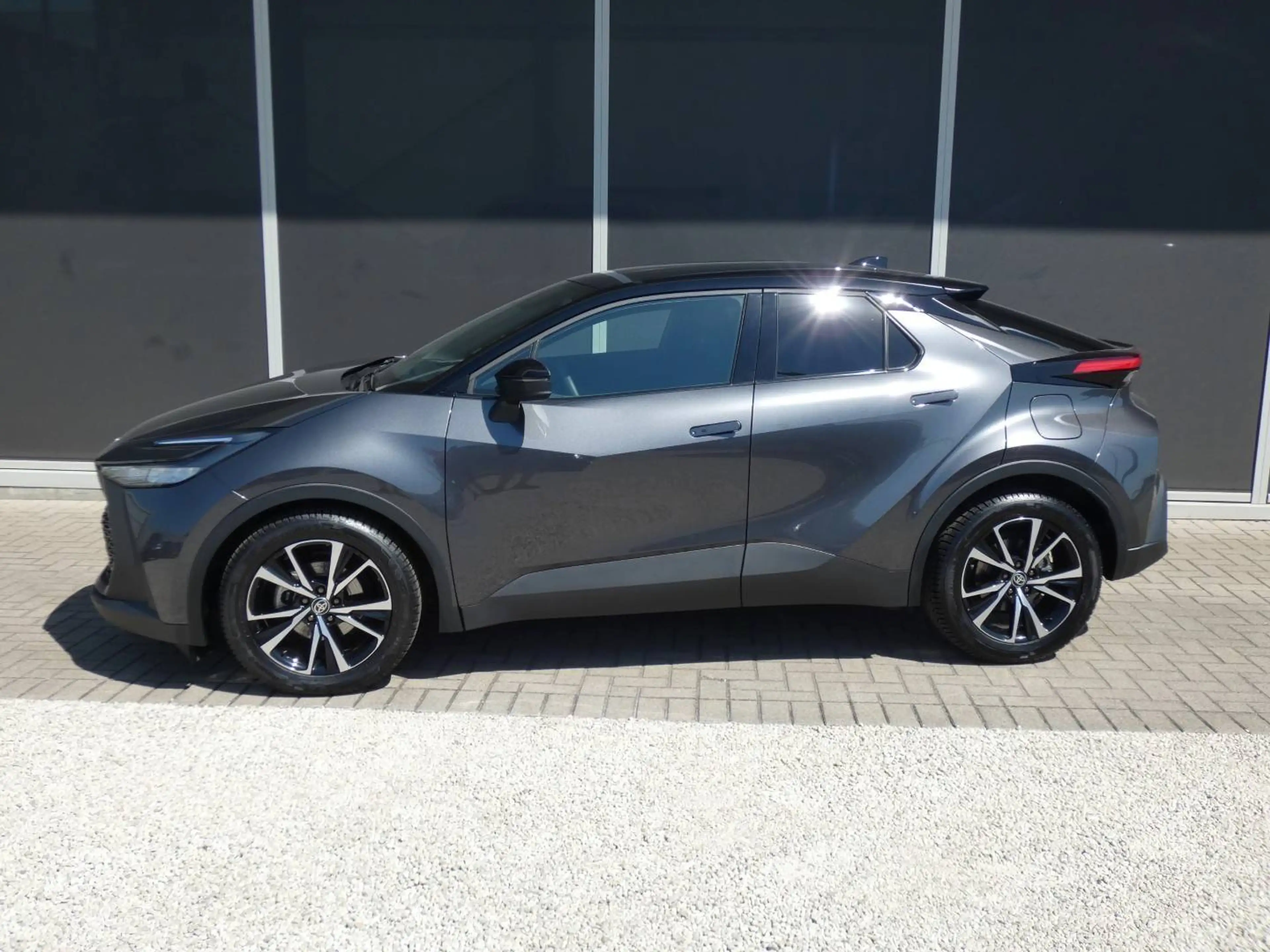 Toyota C-HR 1.8 Hybrid 140pk Dynamic plus +Trekhaak +Dodehoek +Keyless +Groot scherm +Wireless charger +Bi-tone — photo 4