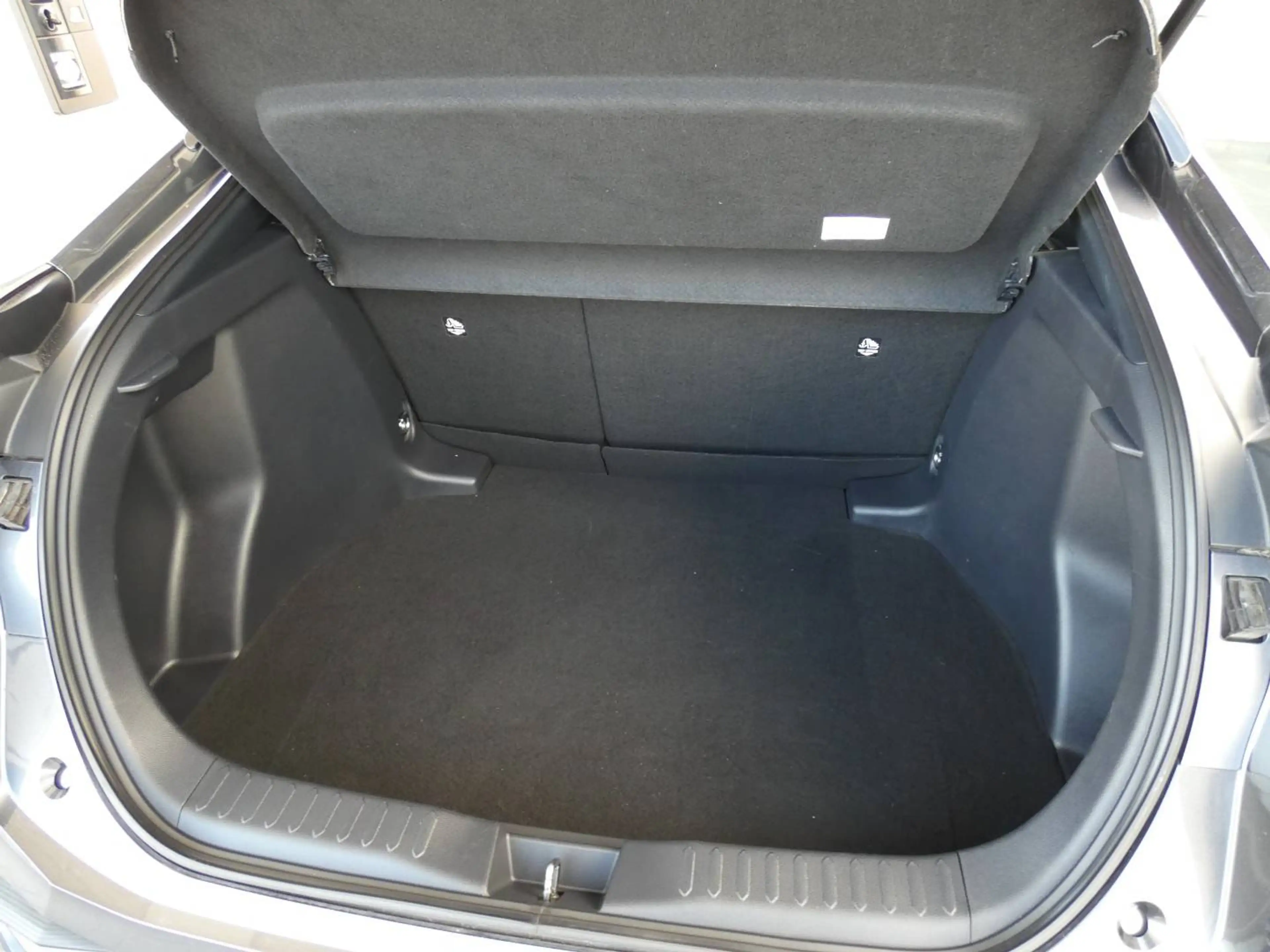 Toyota C-HR 1.8 Hybrid 140pk Dynamic plus +Trekhaak +Dodehoek +Keyless +Groot scherm +Wireless charger +Bi-tone — photo 10