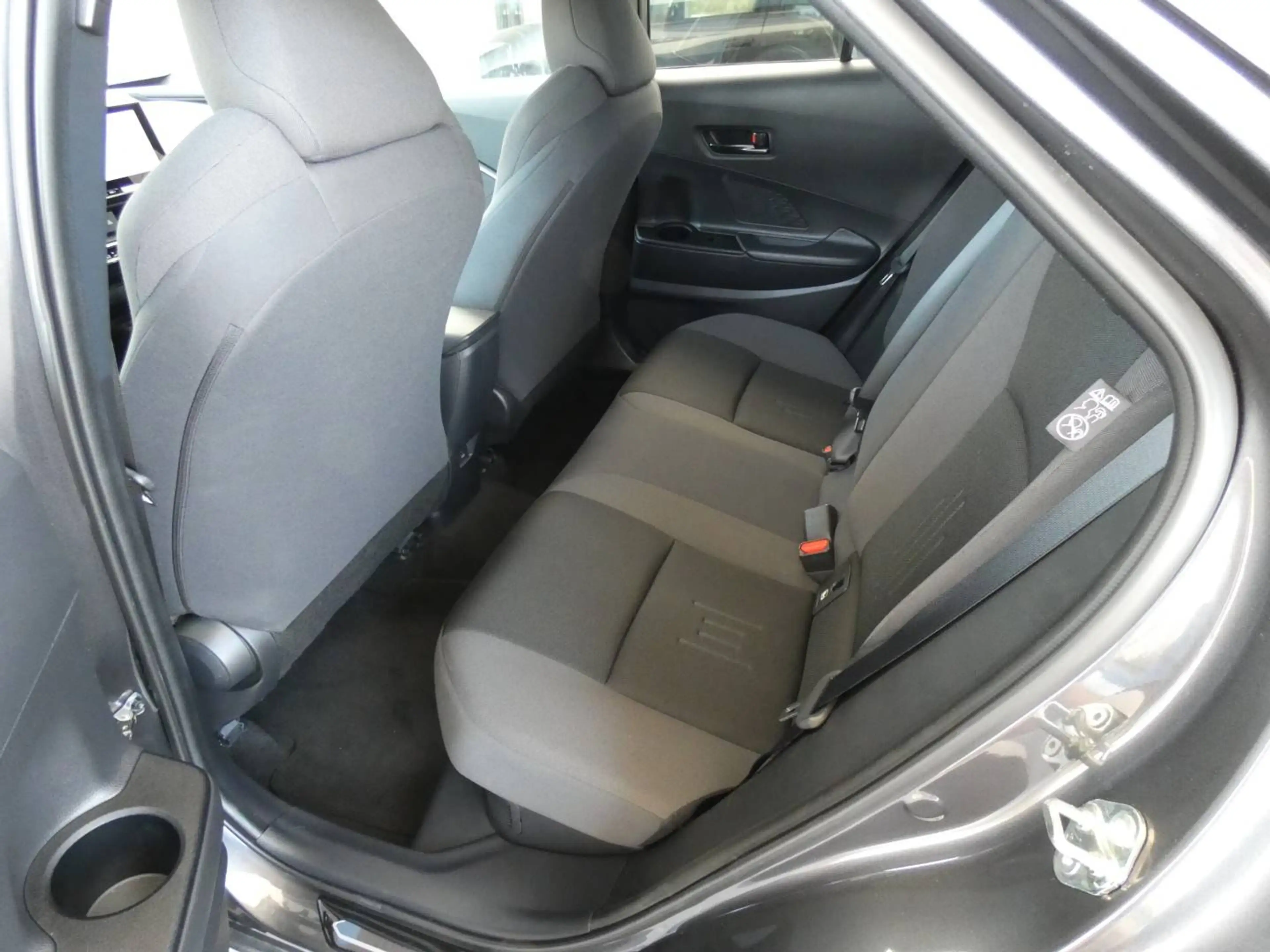 Toyota C-HR 1.8 Hybrid 140pk Dynamic plus +Trekhaak +Dodehoek +Keyless +Groot scherm +Wireless charger +Bi-tone — photo 8