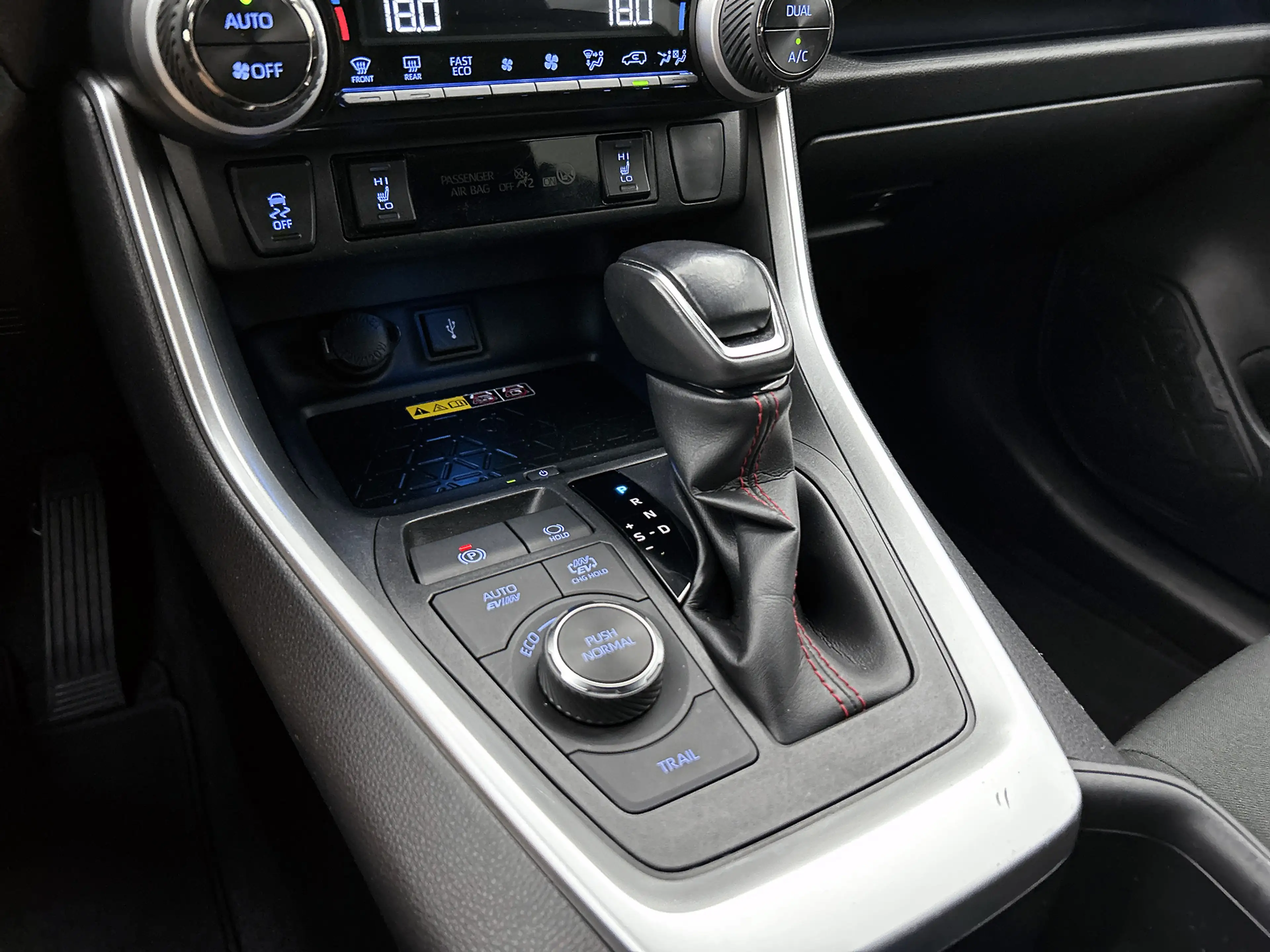 Toyota RAV 4 2.5 Plug-in Hybrid AWD Dynamic + | Dodehoek detect — photo 14