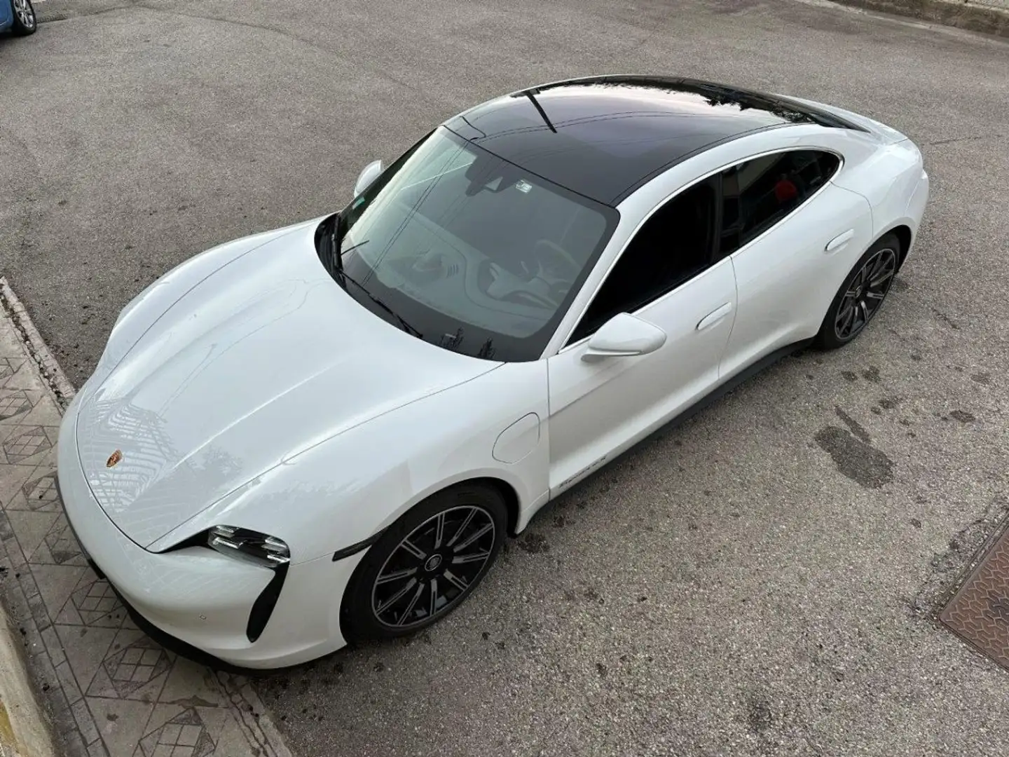 Porsche Taycan 4S 93.4 KWh Batterie Performance Plus Weiß - 1