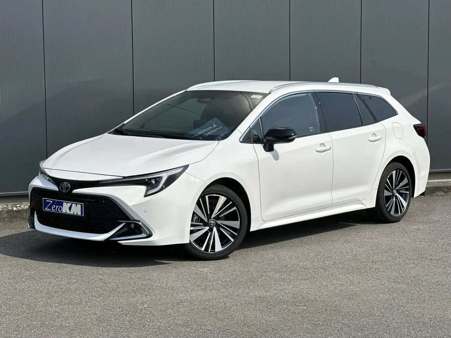 Toyota Corolla 1.8 Hybrid 140 Sport avec Pack Confort Blanc - 1