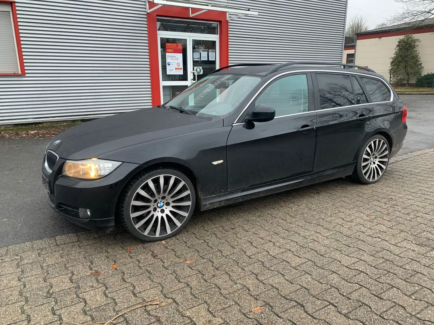 BMW 325 3 Touring 325i*Xenon*19 Zoll*Sitzh*Pdc*Sportsitz Schwarz - 2