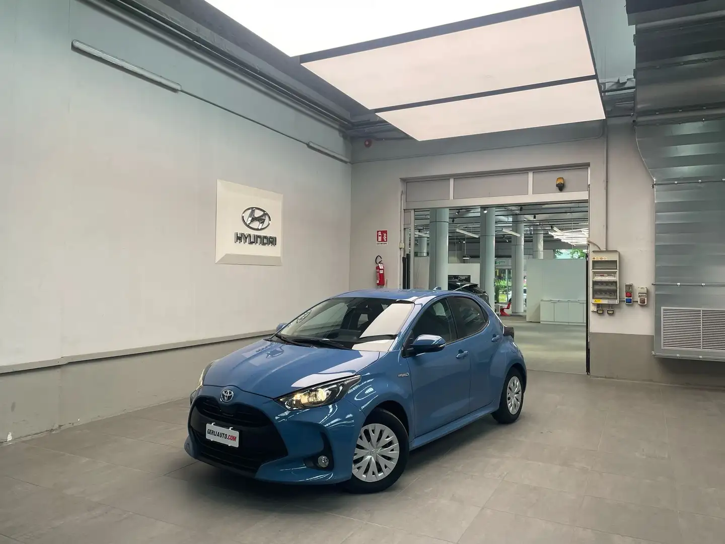 Toyota Yaris Yaris 1.5h Active Blu/Azzurro - 2