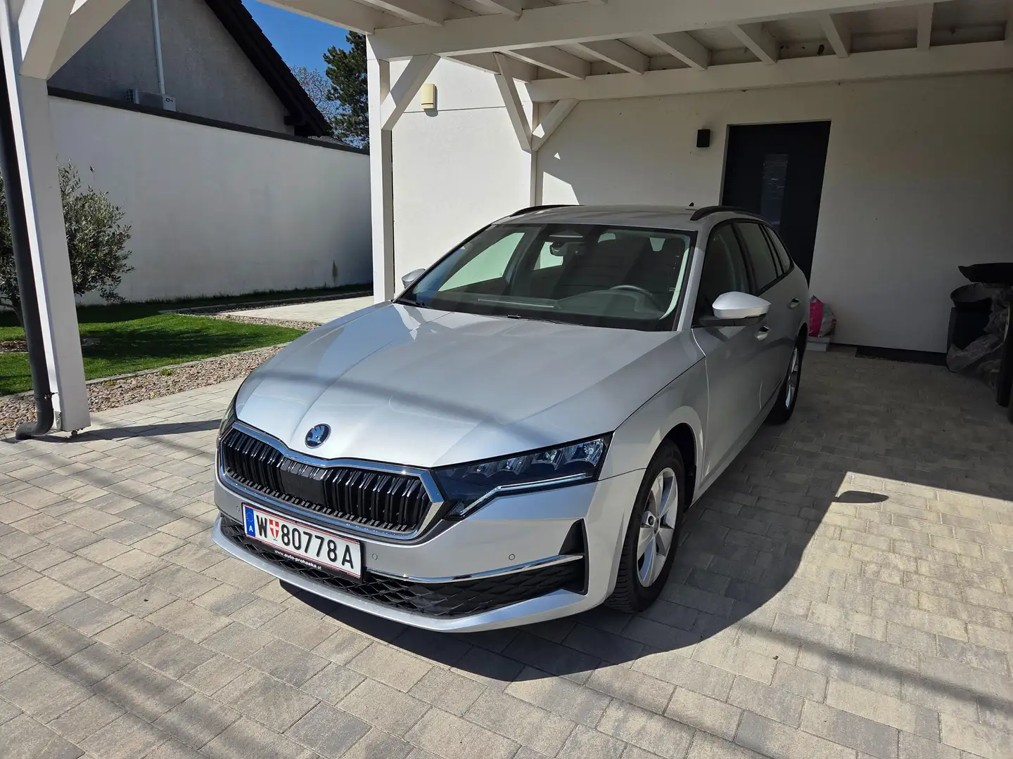 Skoda Octavia Octavia Kombi 1,5 TSI Selection Silber - 1