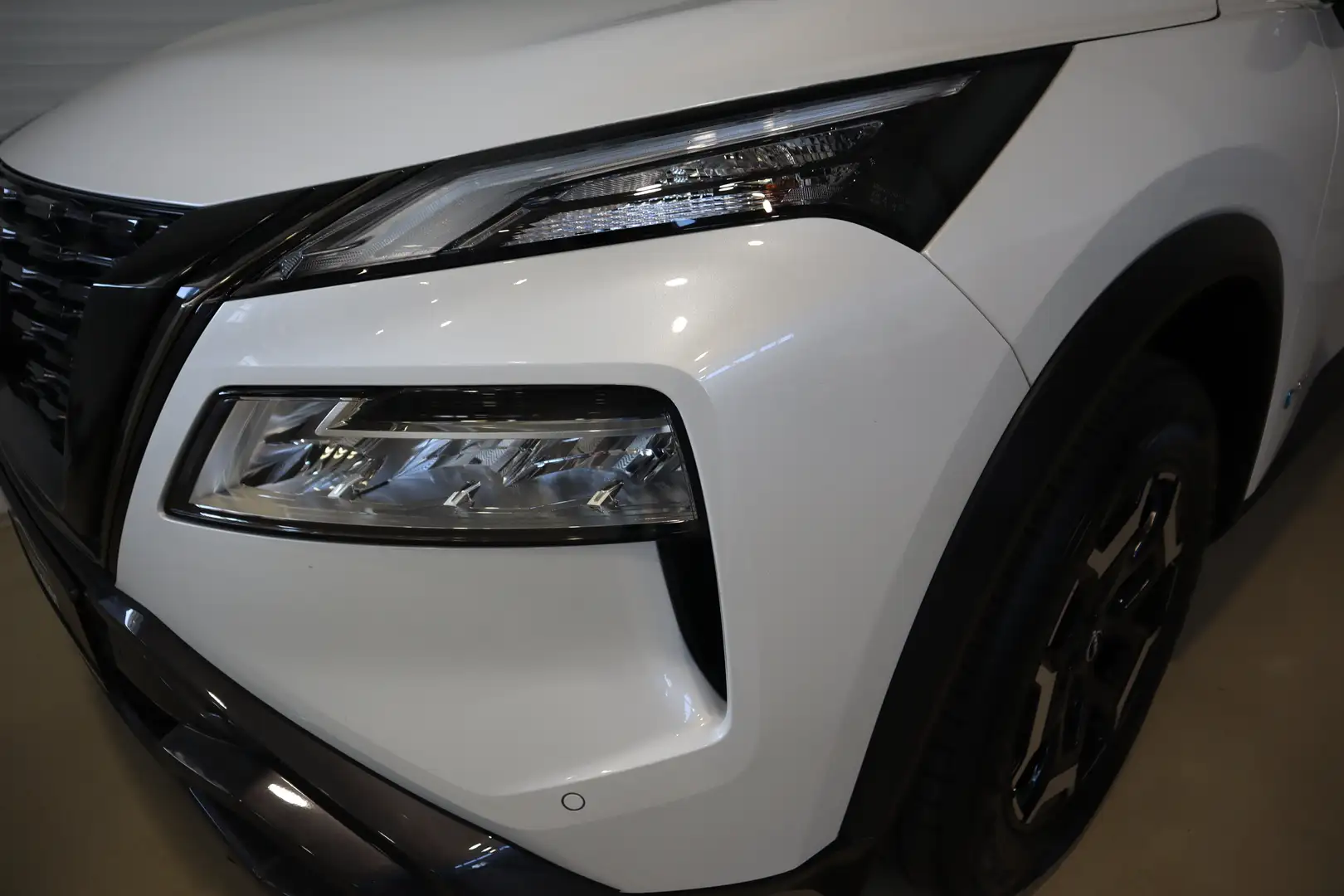 Nissan X-Trail N-Trek 4x4 e-4ORCE ePower 360°/7Sitze/Leder Weiß - 2