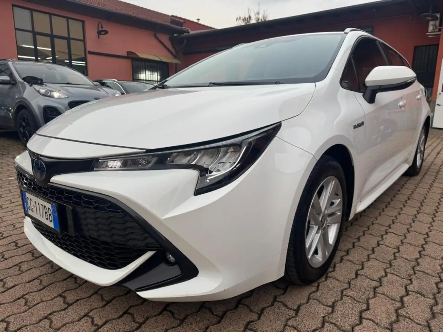 Toyota Corolla Touring 1.8 Hybrid Business(AUTOCARRO N1) Bianco - 1