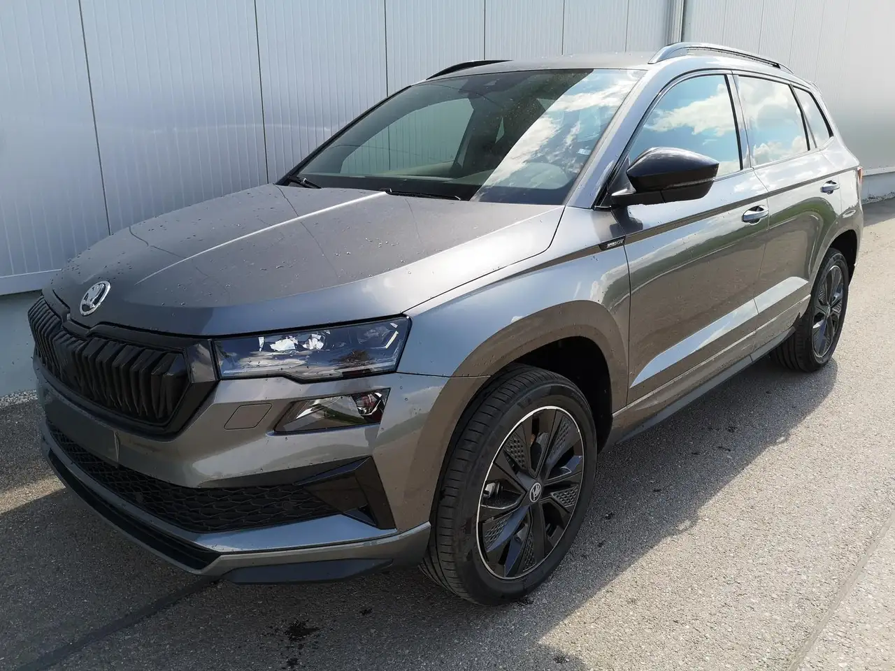 Skoda Karoq Sportline 1.5TSI DSG AHK Matrix ACC Navi 110 kW... — photo 1 of 10