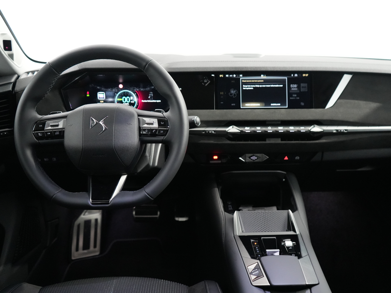 DS Automobiles N°4 Étoile, No4 (2025) | 10" capacitive touchscreen (p — photo 7