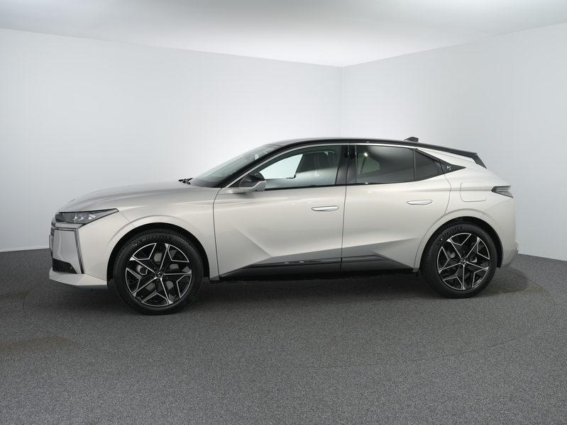 DS Automobiles N°4 Étoile, No4 (2025) | 10" capacitive touchscreen (p — photo 13