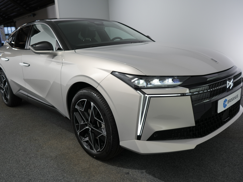 DS Automobiles N°4 Étoile, No4 (2025) | 10" capacitive touchscreen (p — photo 11