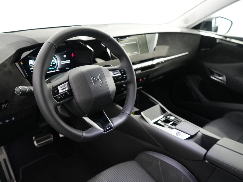 DS Automobiles N°4 Étoile, No4 (2025) | 10" capacitive touchscreen (p — photo 8