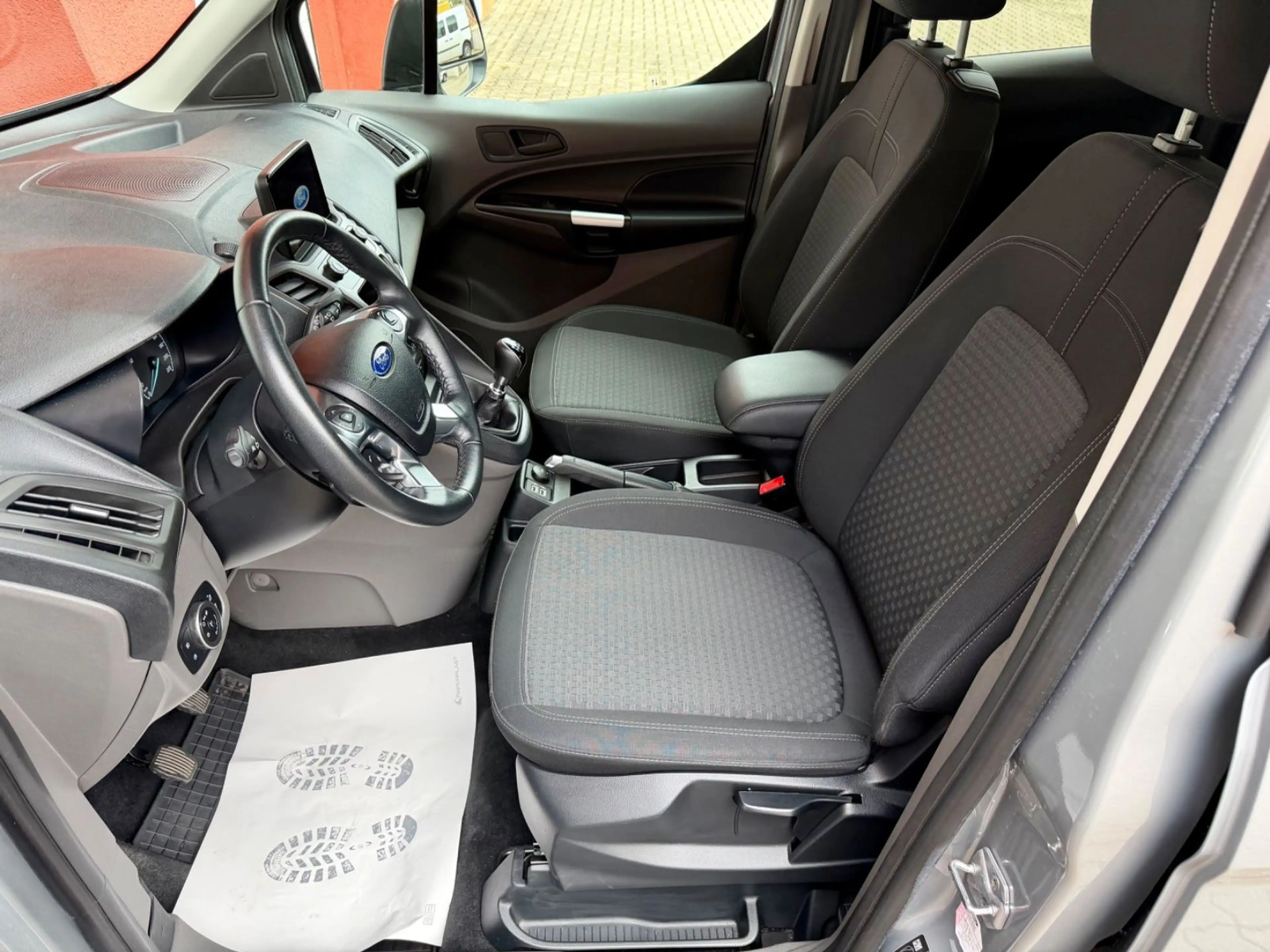 Ford Tourneo Connect Trend — photo 8