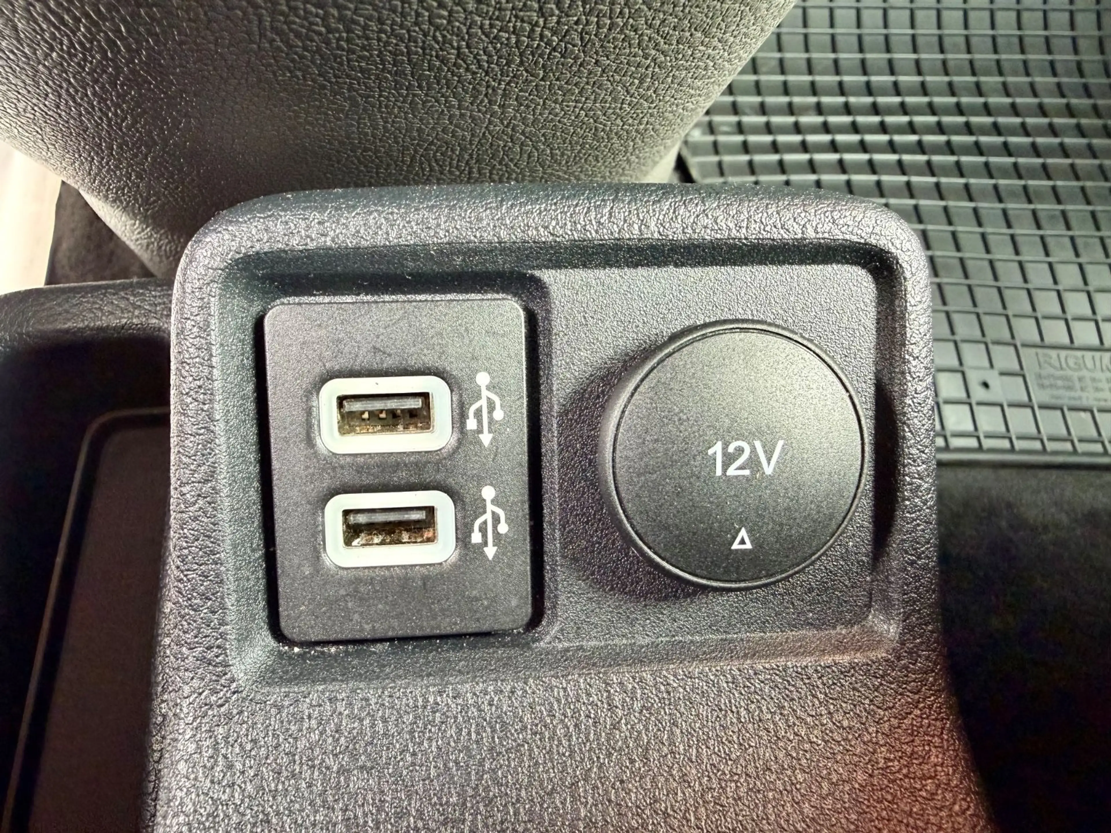 Ford Tourneo Connect Trend — photo 16