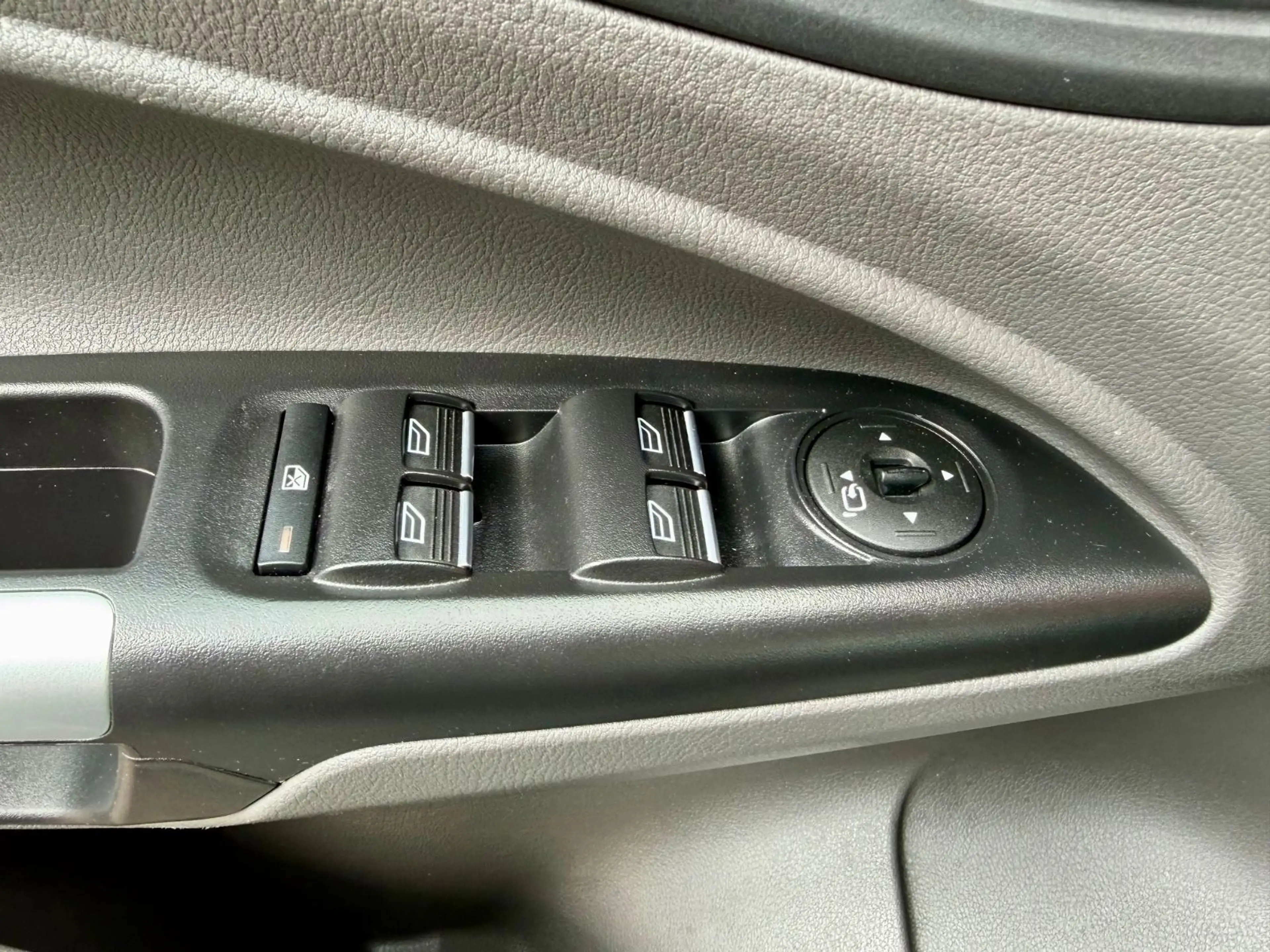 Ford Tourneo Connect Trend — photo 15