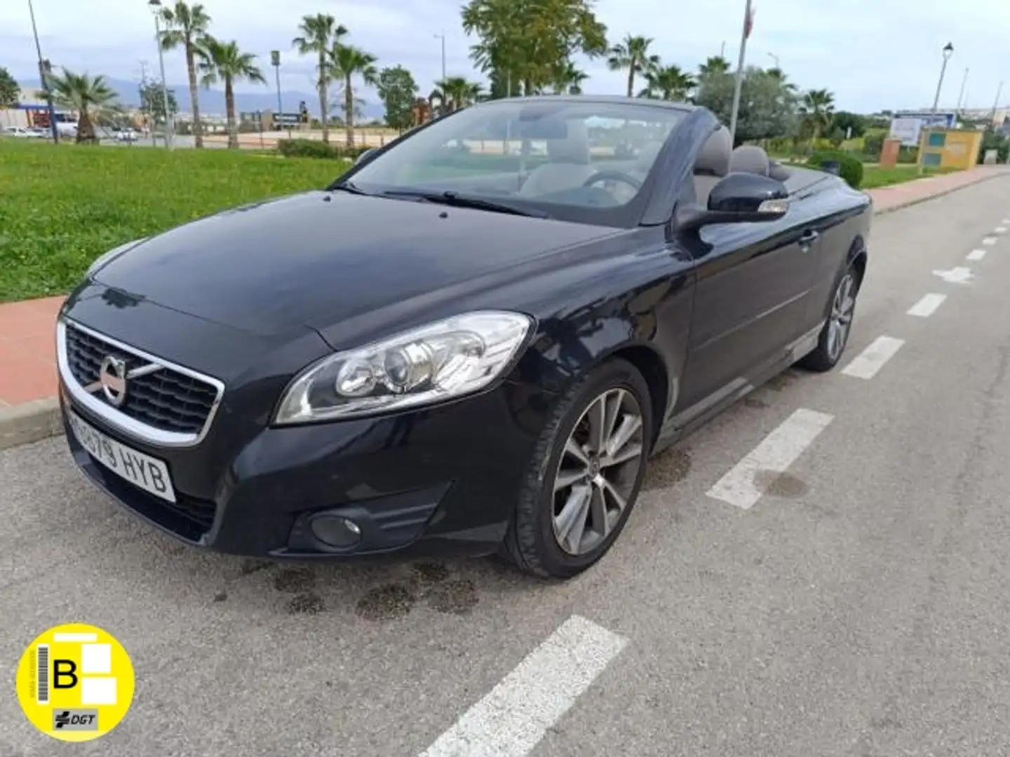 Volvo C70 D3 Momentum Zwart - 1