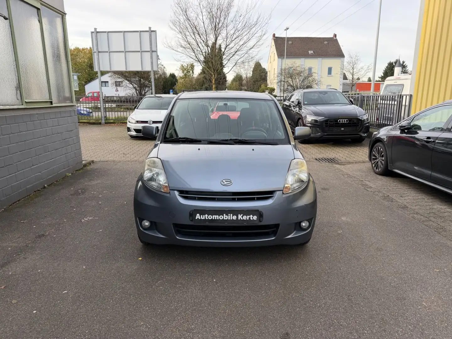 Daihatsu Sirion 1.Hand Klima PDC Media ZV Gris - 2