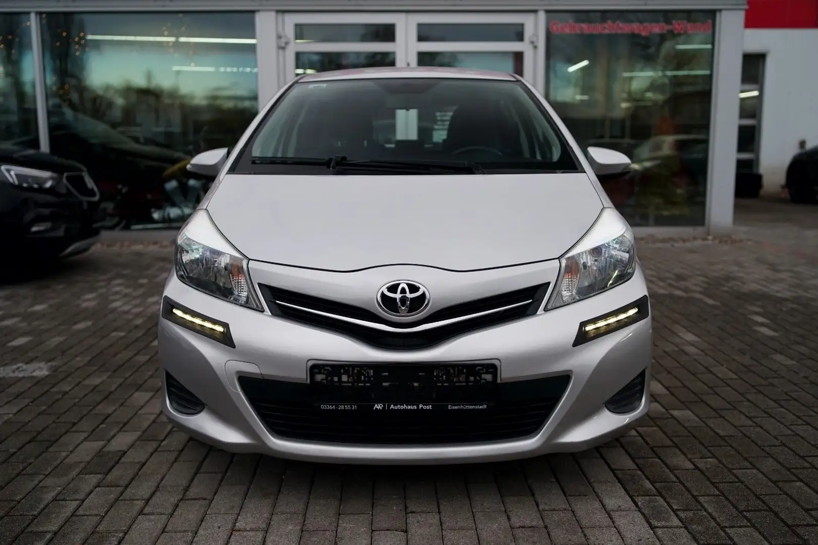 Toyota Yaris Life Automatik Kamera Tüv & Service Neu Срібний - 2