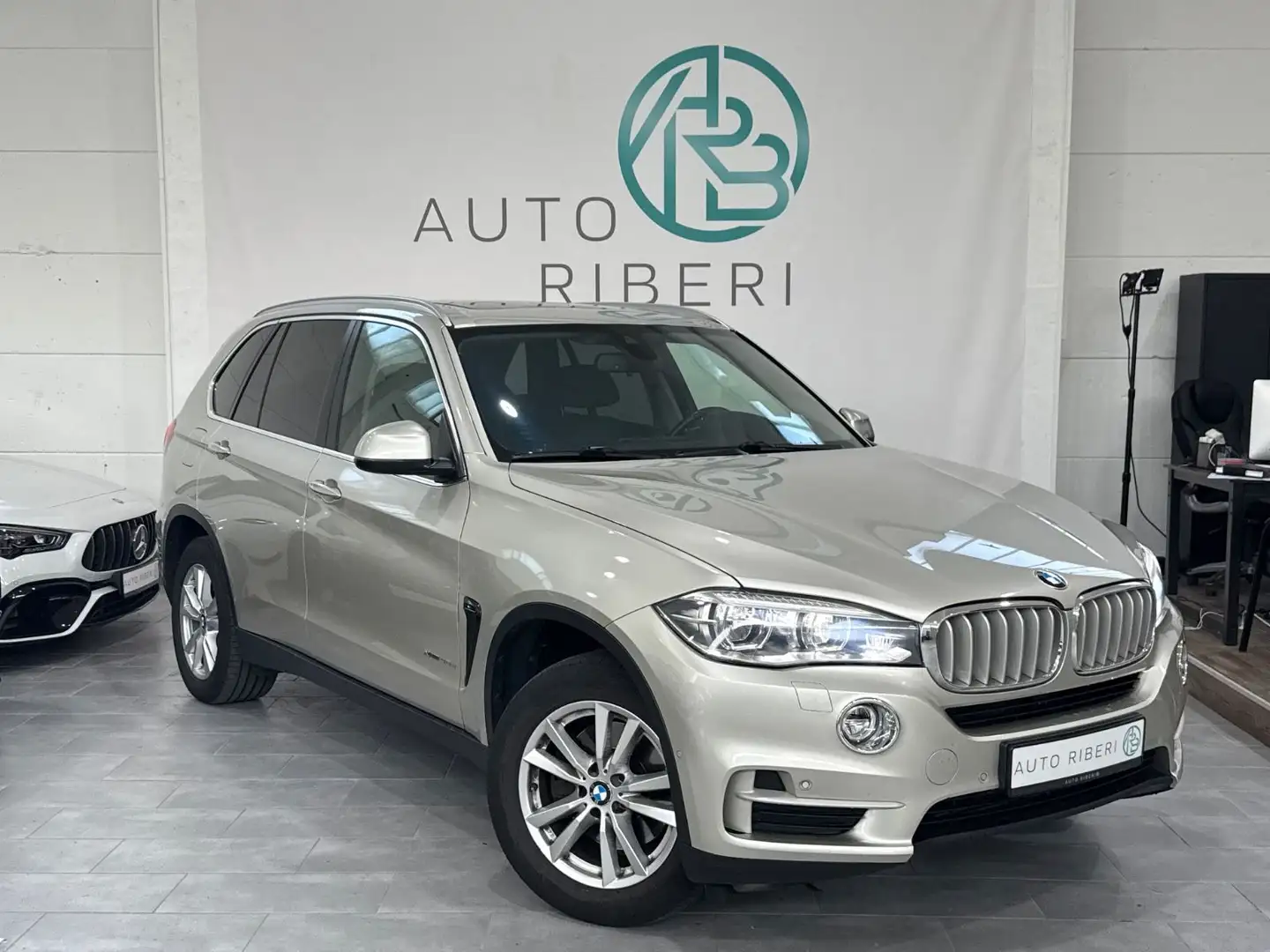 BMW X5 xDrive 40 d *Schiebedach*Standheizung*Navi* Silber - 1