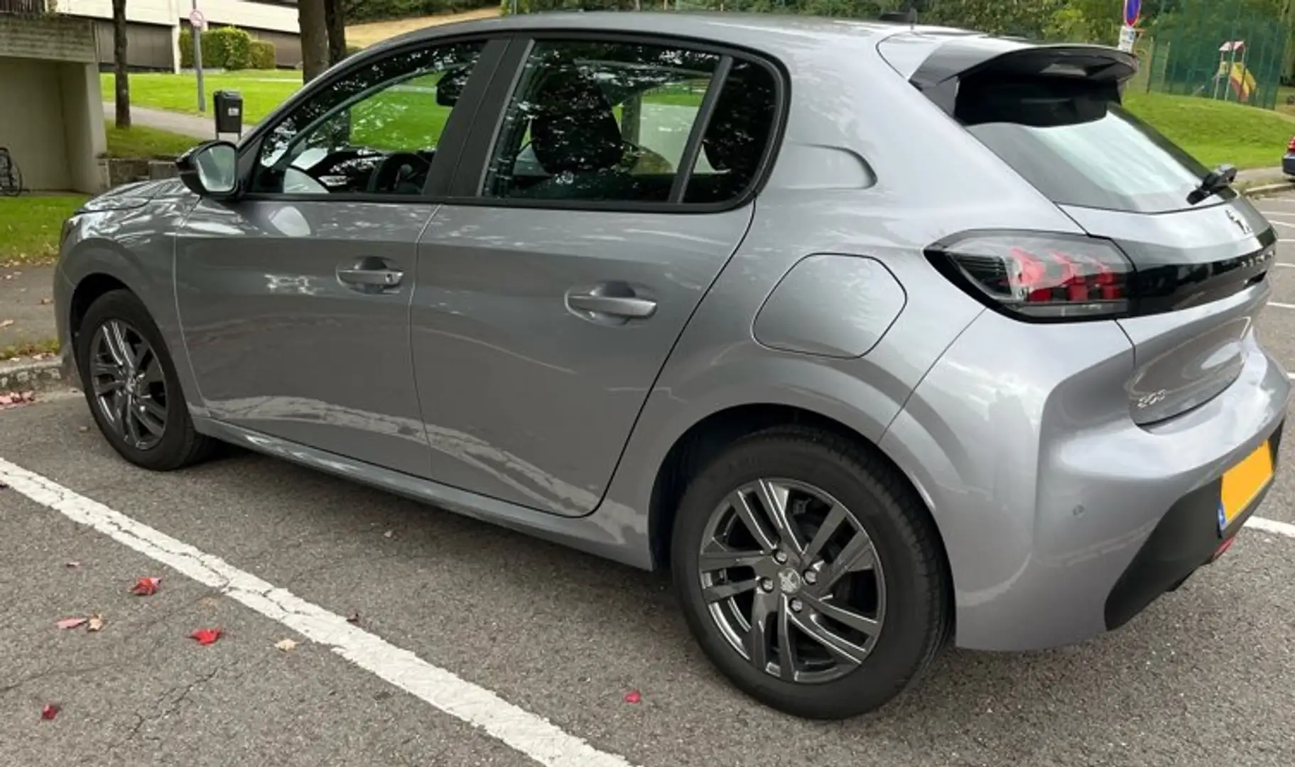 Peugeot 208 208 PureTech 75 Active Pack Gris - 1