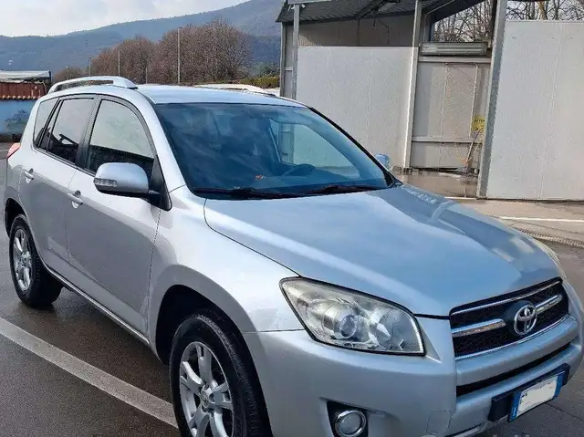 Toyota RAV 4 RAV4 2.2 d-cat Luxury 150cv auto dpf my09