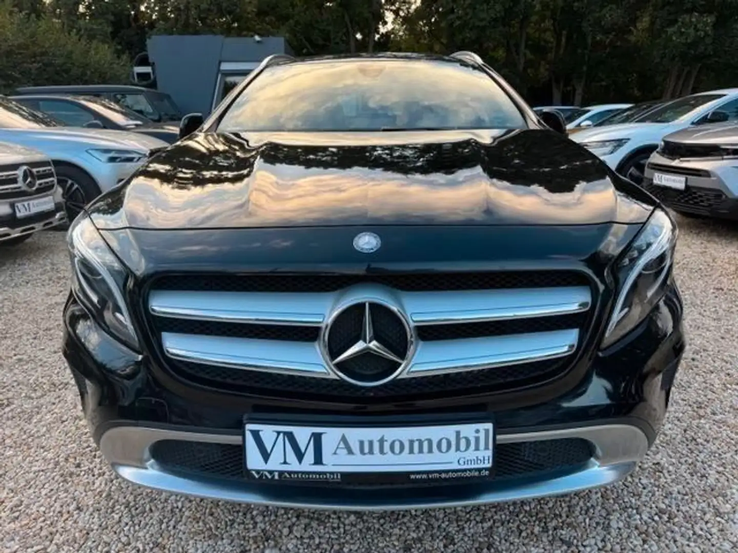 Mercedes-Benz GLA 220 d 4MATIC DCT AHK*Tempo*SitzHz.*1.Hand Schwarz - 2