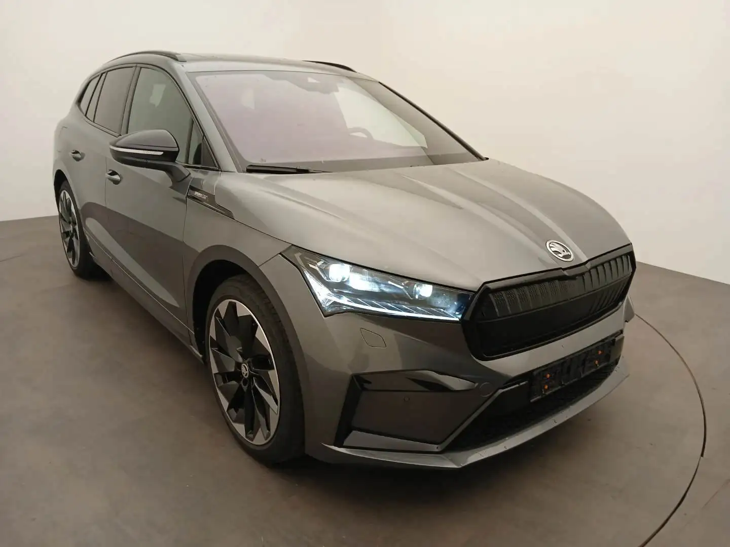 Skoda Enyaq 80 Sportline 21" AHK 360° Panorama Matrix Grau - 2