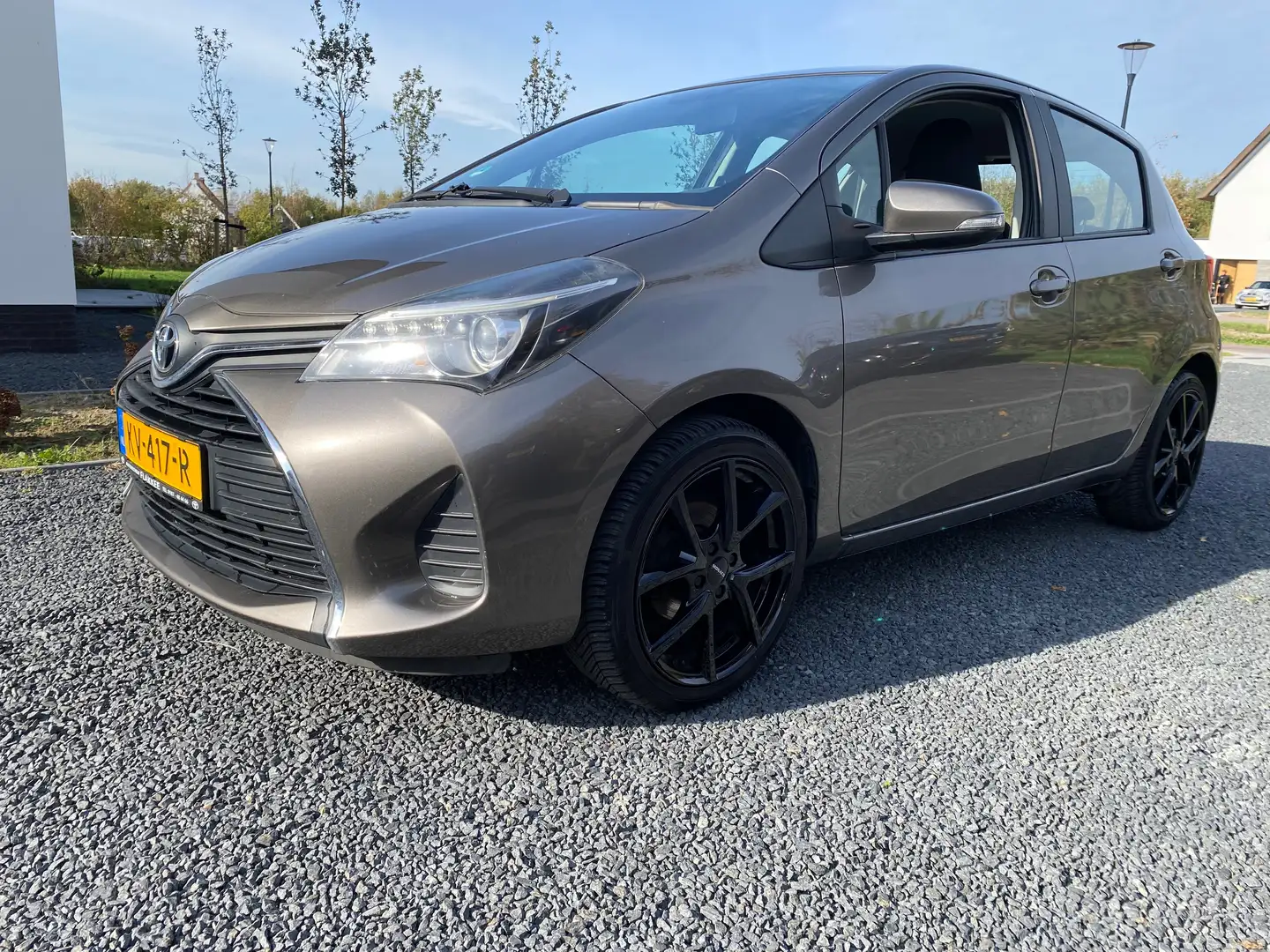 Toyota Yaris Yaris 1.3 VVT-i Aspiration Grijs - 2
