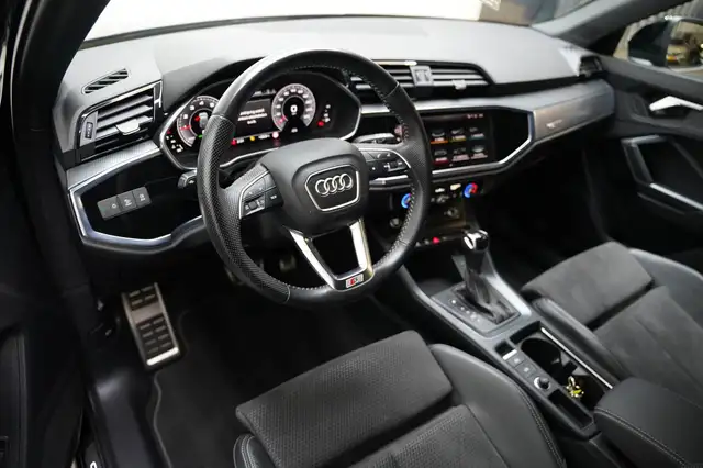Audi Q3 view 28