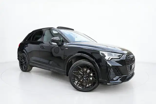 Audi Q3 view 3