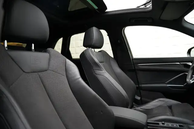 Audi Q3 view 29