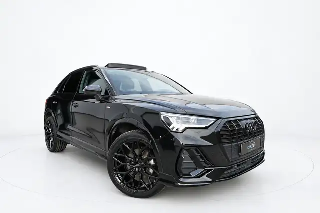 Audi Q3 view 23