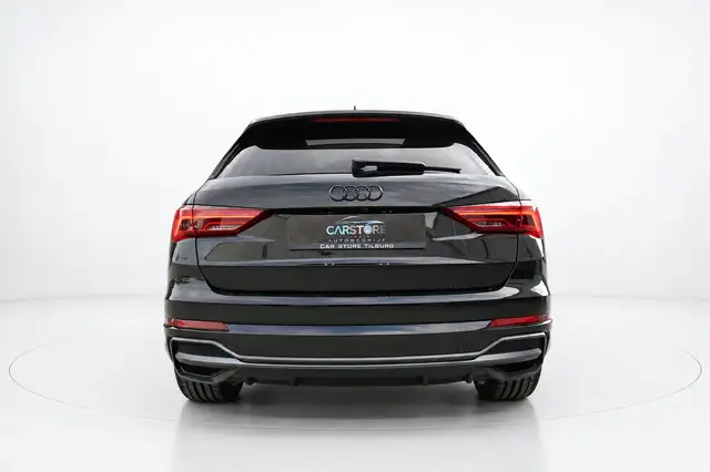 Audi Q3 view 6
