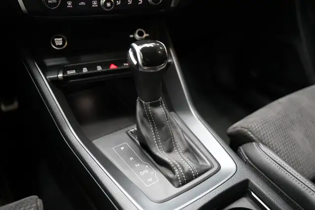 Audi Q3 view 15