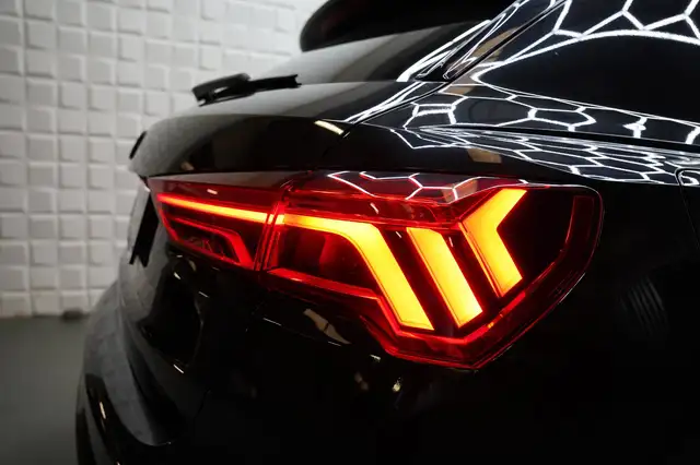 Audi Q3 view 10