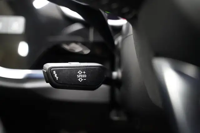 Audi Q3 view 21