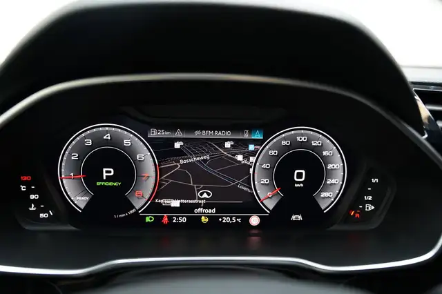 Audi Q3 view 14