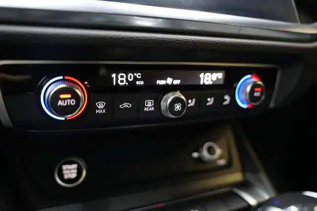 Audi Q3 view 30
