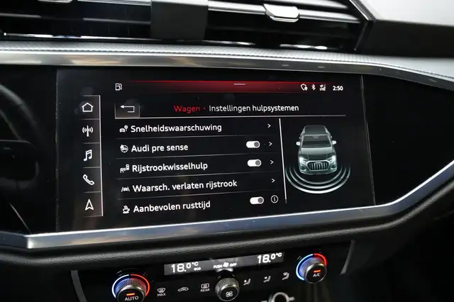 Audi Q3 view 18